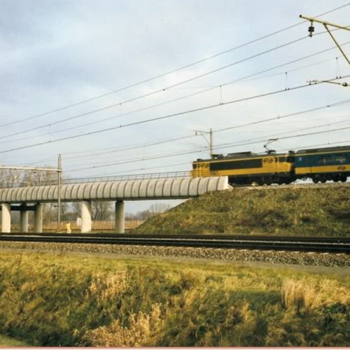 2_990108
